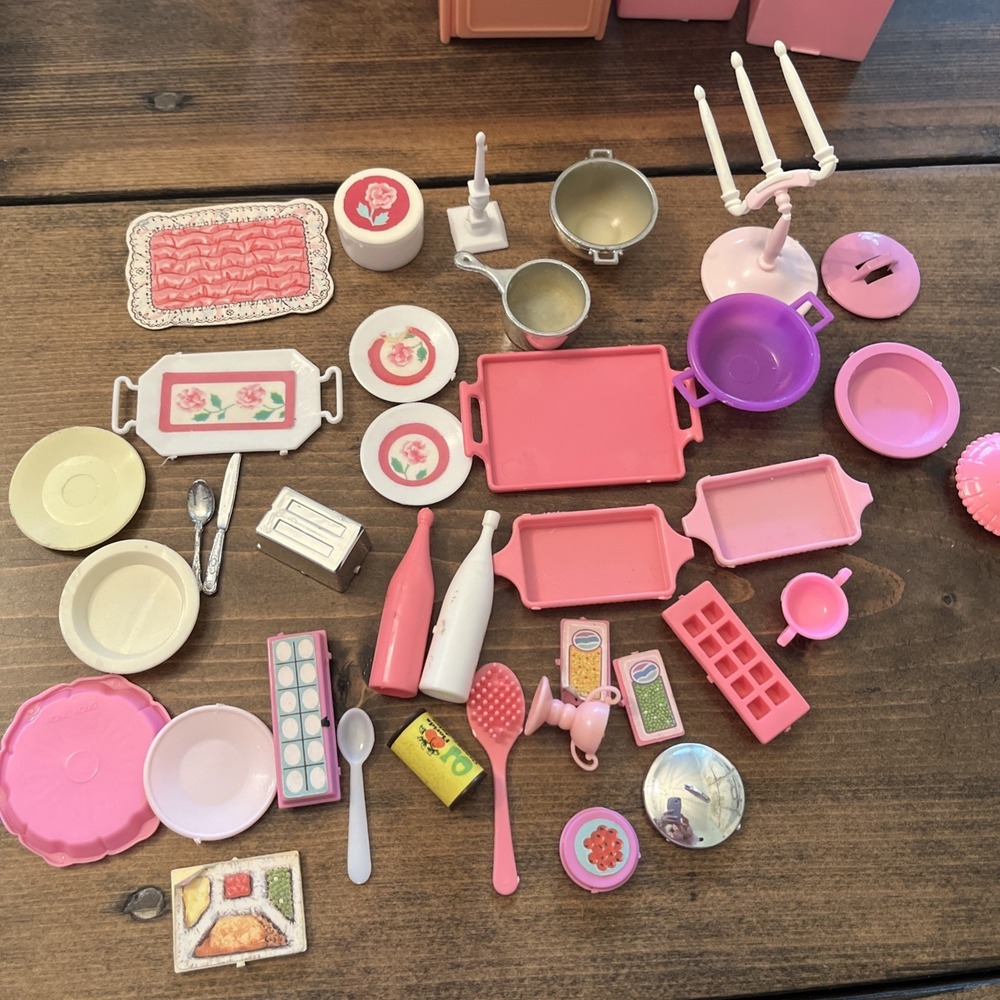 Vintage Barbie 1980s Sweet Roses Doll Bedding Kitchen Furniture Lot Mattel READ - Picture 13 of 16
